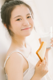二次元女生开襟开叉裙穿搭壁纸